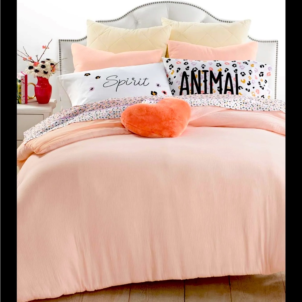 NIB Whim by Martha Stewart 3 Piece Full/Queen Comforter Set